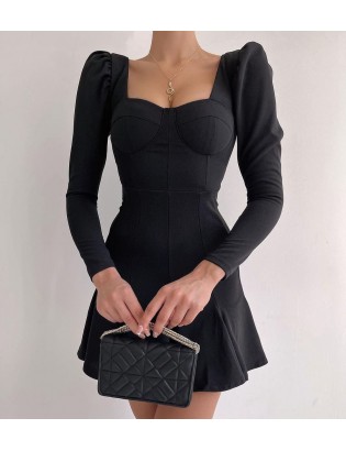 Göğüs kuplu siyah elbise